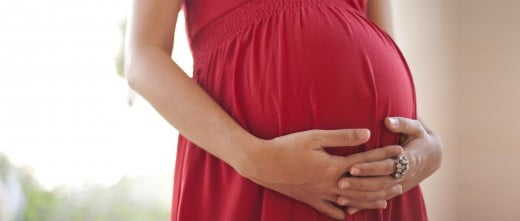 Mujer gestante en Grecia